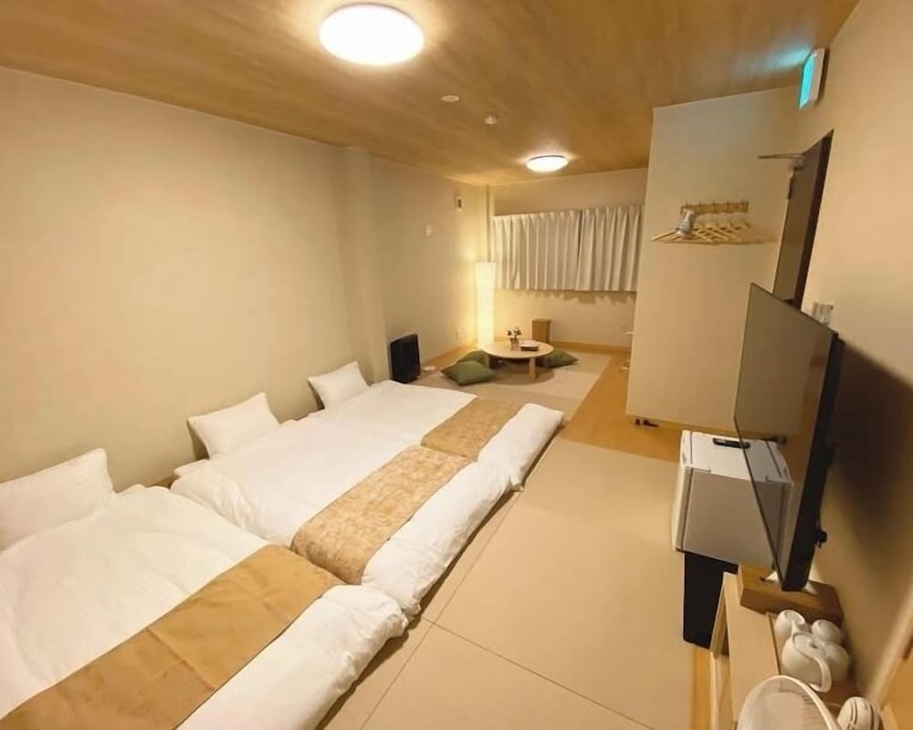 トリプルルーム 客室1 | Ajito Hostel & CafeBar