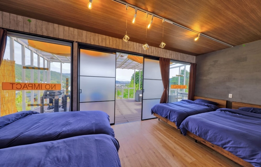 デザイン コテージ 4 ベッドルーム パーシャルレイクビュー ガーデン | ヴィラグランピング S.O.P 富士河口湖