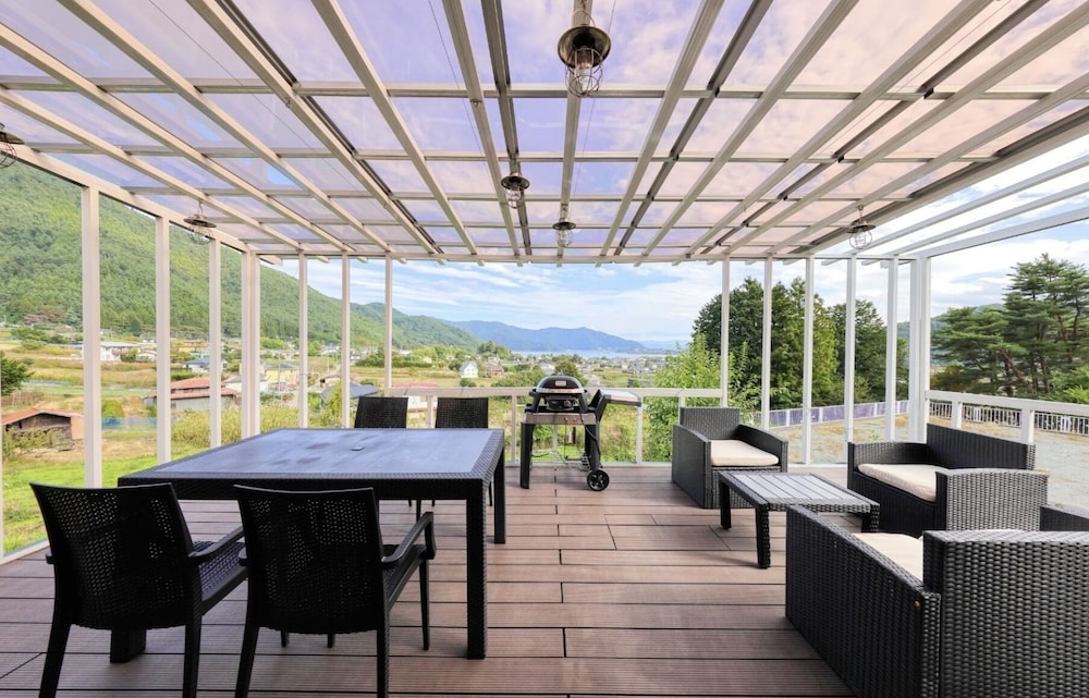 デザイン コテージ 4 ベッドルーム パーシャルレイクビュー ガーデン テラス / パティオ4 | ヴィラグランピング S.O.P 富士河口湖