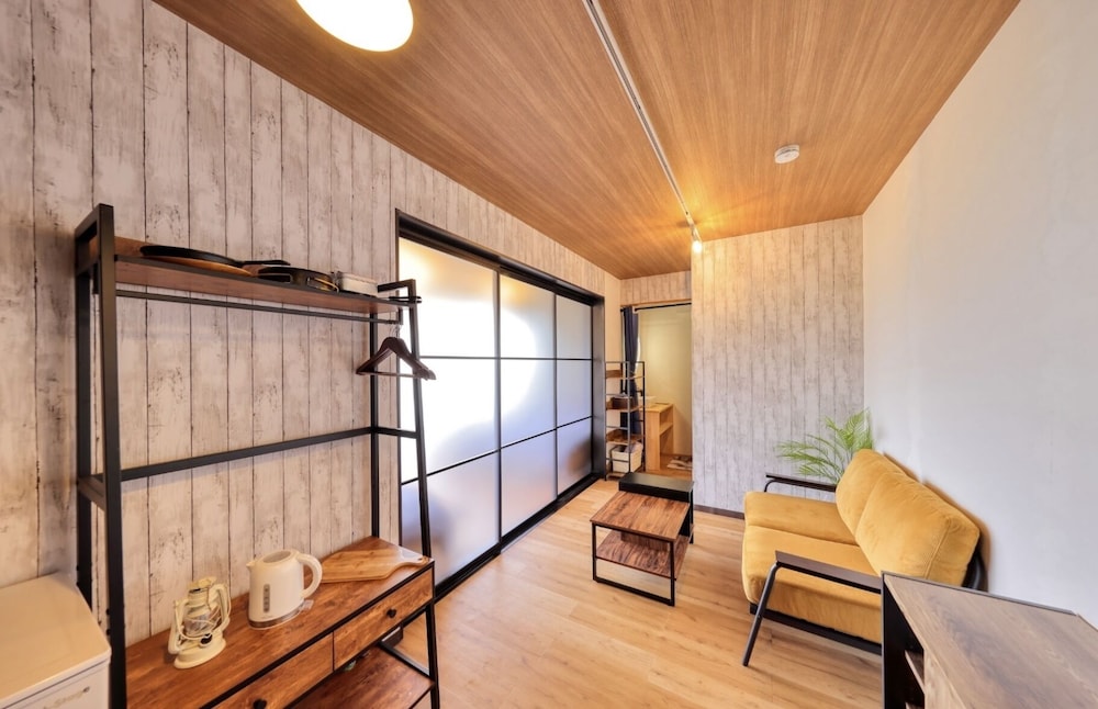 デザイン コテージ 4 ベッドルーム パーシャルレイクビュー ガーデン リビング エリア0 | ヴィラグランピング S.O.P 富士河口湖