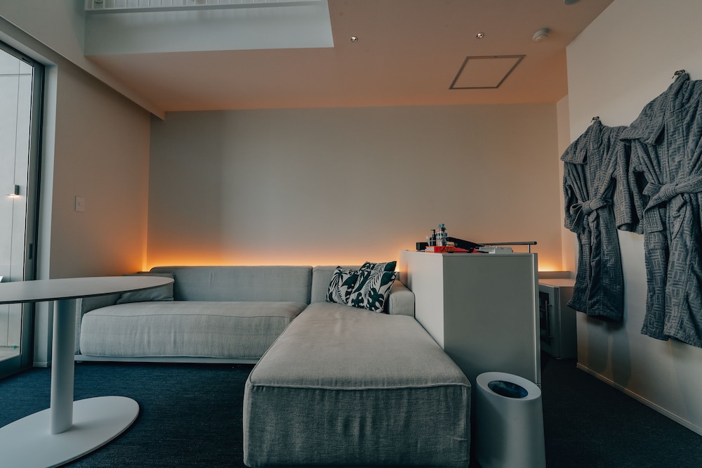 ファミリー トリプルルーム 客室2 | BOTANICAL POOL CLUB