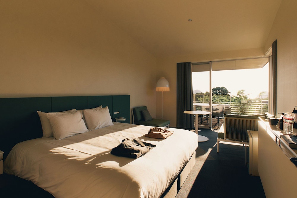 スーペリア ダブルルーム キングベッド 1 台 客室3 | BOTANICAL POOL CLUB