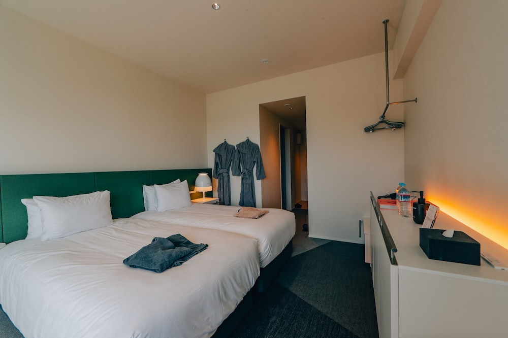 スタンダード ツインルーム シングルベッド 2 台 客室1 | BOTANICAL POOL CLUB