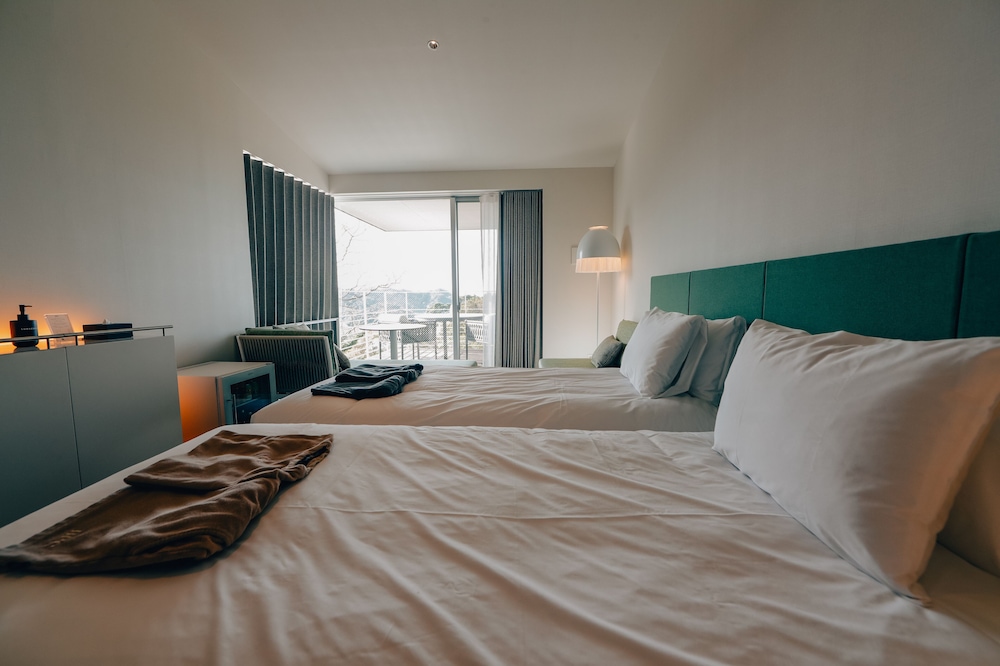 スーペリア ツインルーム シングルベッド 2 台 客室1 | BOTANICAL POOL CLUB