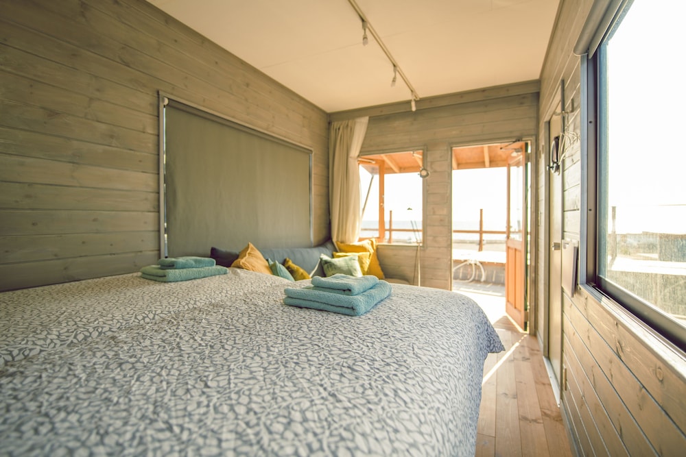 パノラミック ヴィラ 客室2 | 絶景シーサイドナハマ