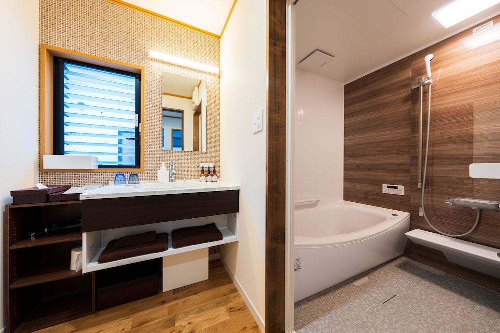 露天風呂付き離れ「虹(NIJI)」禁煙 バスルーム2 | 由布院離れの宿 優夏月