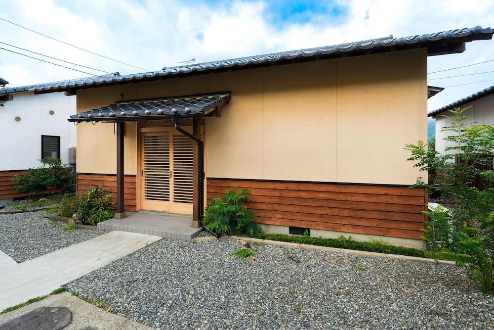 露天風呂付き離れ「虹(NIJI)」禁煙 客室1 | 由布院離れの宿 優夏月