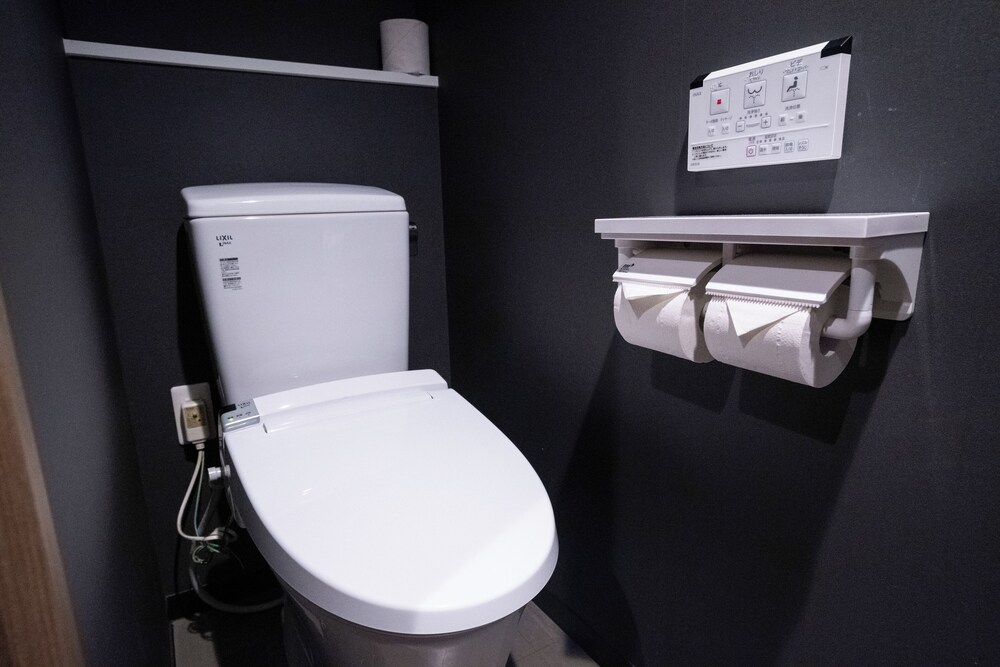 Essential 15 Twin, Multiple Beds, Non Smoking バスルーム0 | WAYFARER Shinsaibashi