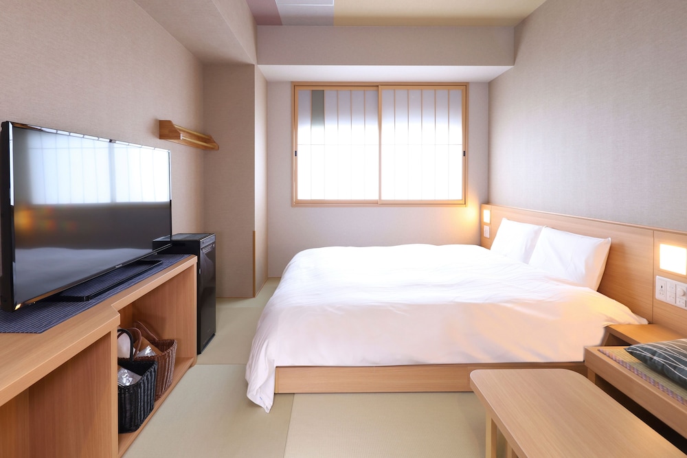 ベーシック ルーム クイーンベッド 1 台 禁煙 | 天然温泉 凌天の湯 御宿 野乃浅草別邸