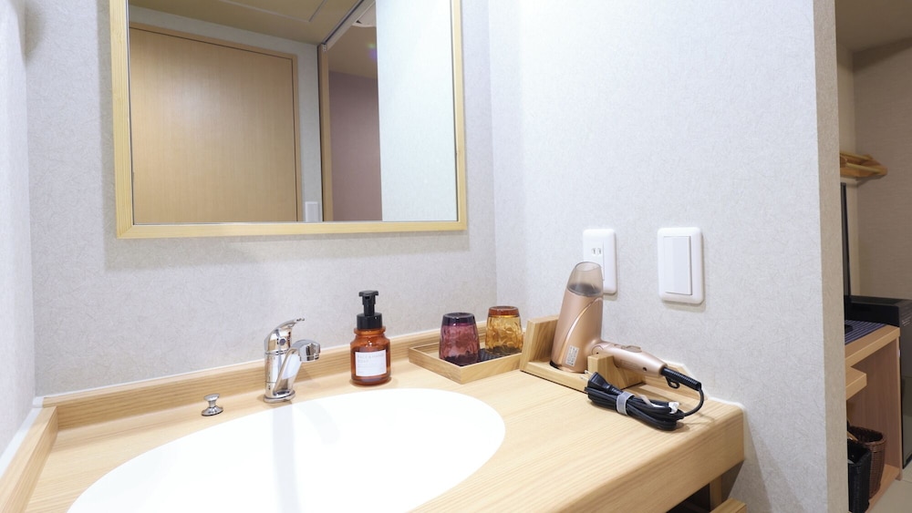 ベーシック ルーム クイーンベッド 1 台 禁煙 客室2 | 天然温泉 凌天の湯 御宿 野乃浅草別邸