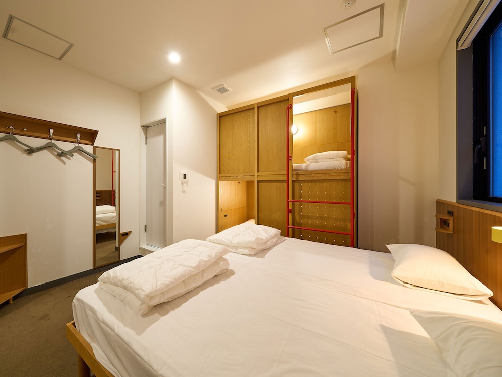 ファミリールーム(専用シャワー・トイレ付き) 禁煙 客室1 | ホテルプラスホステル東京浅草 2