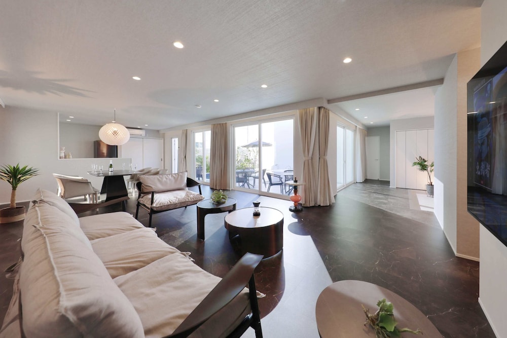 B棟 リビング エリア0 | クリスタルヴィラ白良浜ビーチ