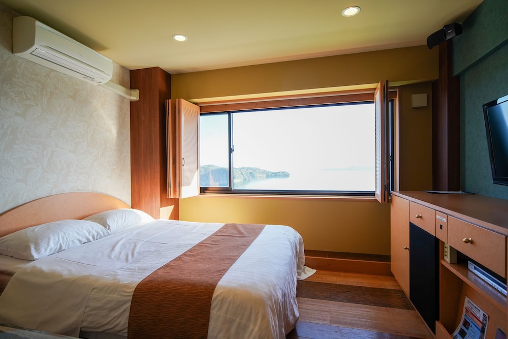 スタンダード ダブルルーム ビーチ / オーシャン ビュー0 | ホテルラヴィアン