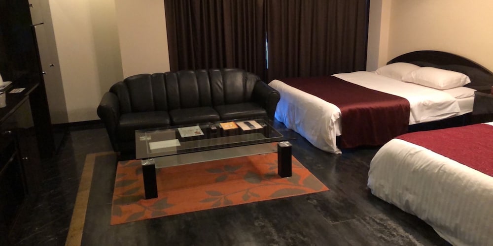 シグネチャー スイート 客室1 | ホテルラヴィアン