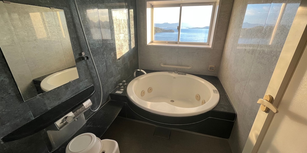 シグネチャー スイート バスルーム0 | ホテルラヴィアン