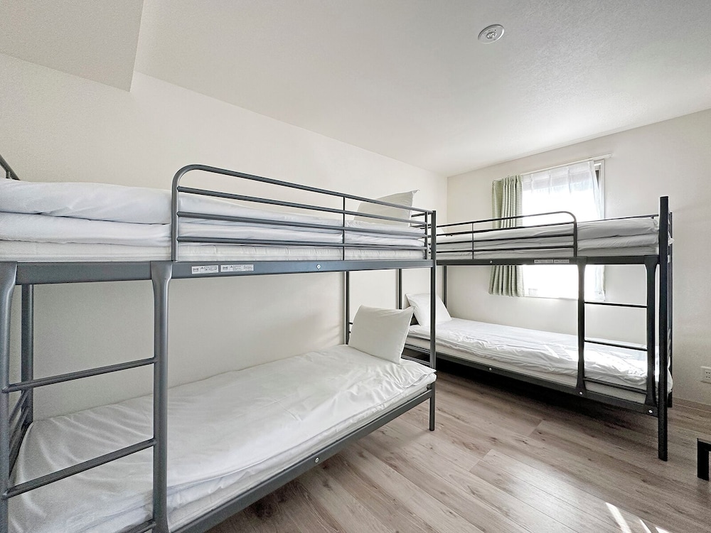 スーペリア アパートメント ベッド (複数台) 客室1 | 尾道ホステルゆとり