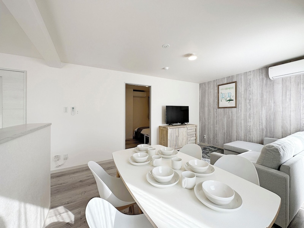 グランド アパートメント 2 ベッドルーム リビング エリア1 | 尾道ホステルゆとり