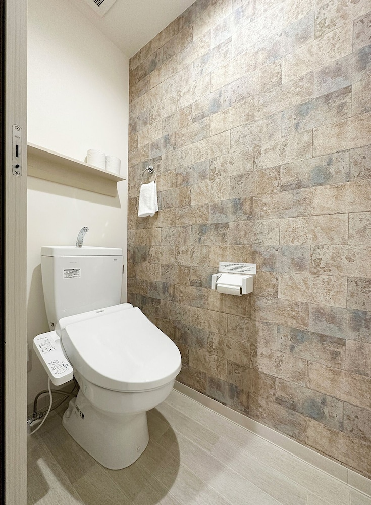 スーペリア アパートメント ベッド (複数台) バスルーム2 | 尾道ホステルゆとり