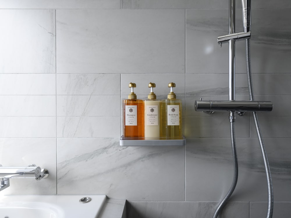 エグゼクティブ アパートメント 3 ベッドルーム キッチン シティビュー バスルーム2 | &Monde.Okinawa Arena Condominium