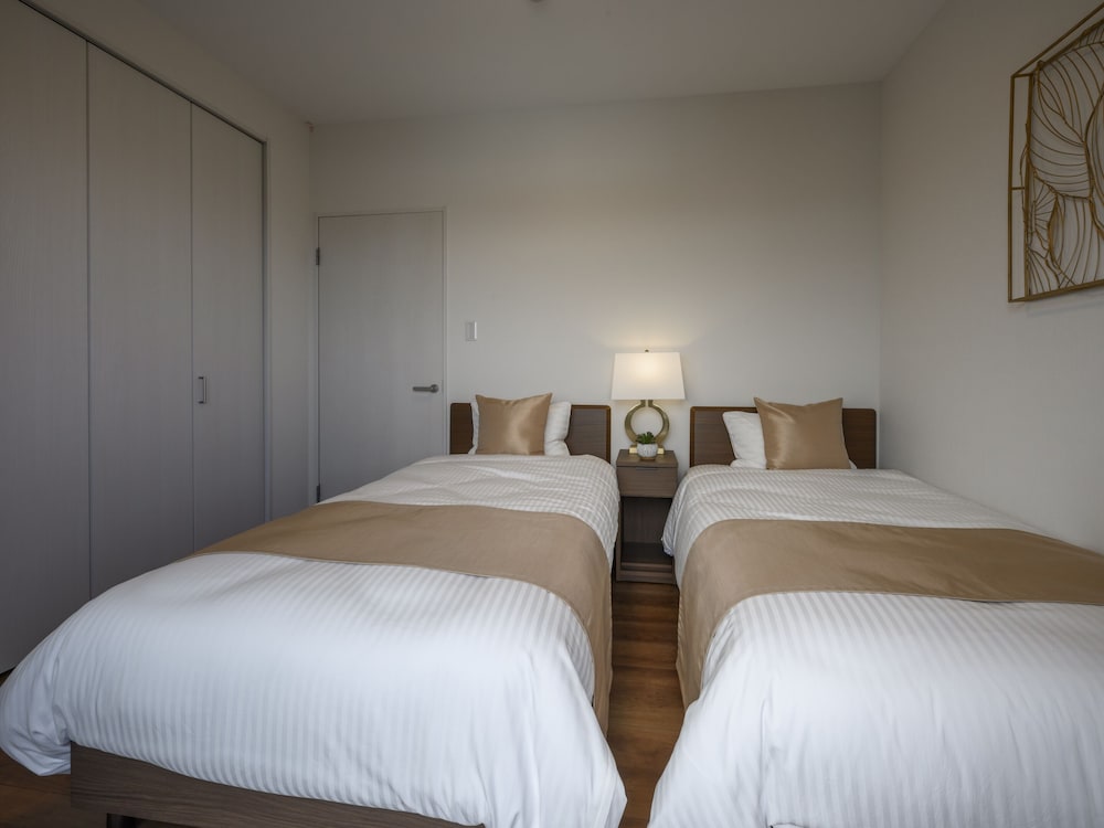 エグゼクティブ アパートメント 3 ベッドルーム キッチン シティビュー 客室2 | &Monde.Okinawa Arena Condominium