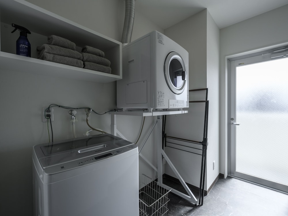 エグゼクティブ アパートメント 3 ベッドルーム キッチン シティビュー バスルーム5 | &Monde.Okinawa Arena Condominium