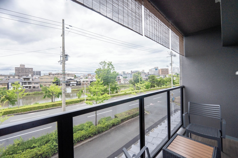 鴨川ビュー ファミリースイート（最大5名） バルコニーからの眺望0 | 日和ステイ京都鴨川