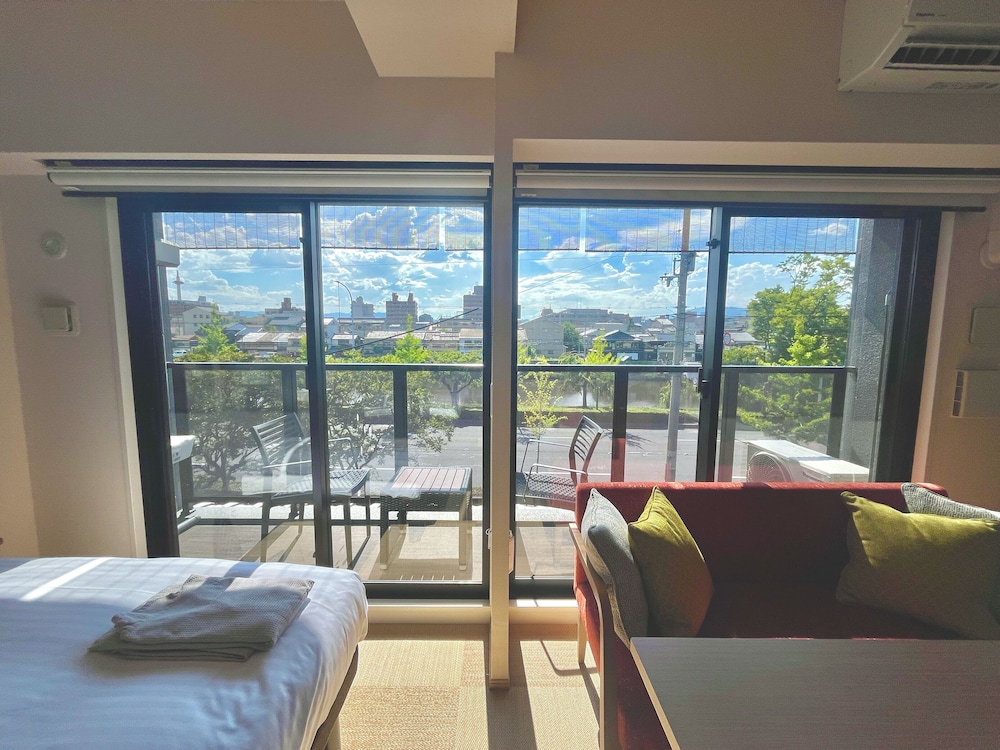 ツインルーム キッチン・洗濯機付き 禁煙 リビング エリア0 | 日和ステイ京都鴨川