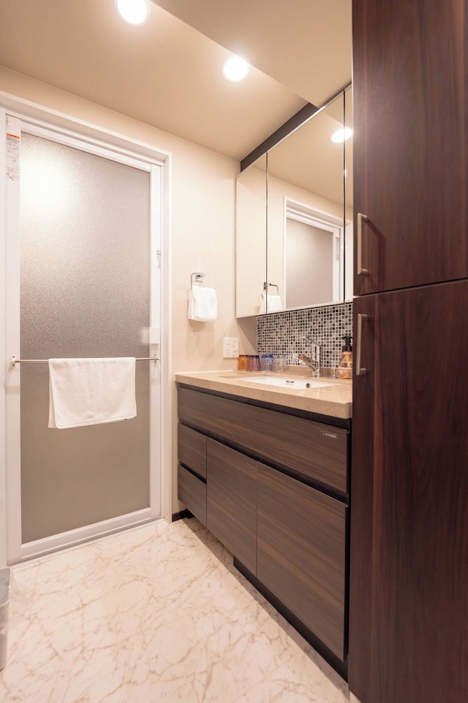 鴨川ビュー ファミリースイート（最大5名） バスルーム1 | 日和ステイ京都鴨川