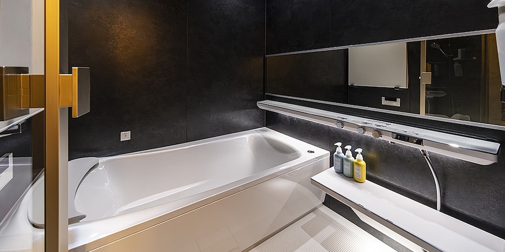 ファミリールームモダン キッチンコンロ付き 禁煙 バスルーム0 | ラグジュテックヴィラ芦徳