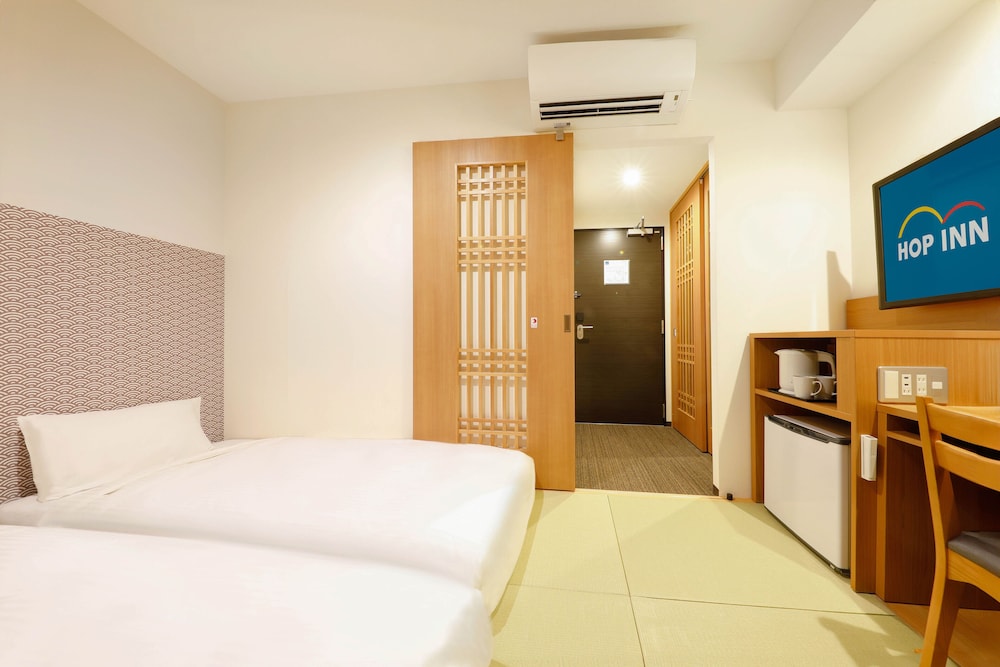 Traditional Twin Room with Breakfast 客室2 | ホップイン京都四条大宮