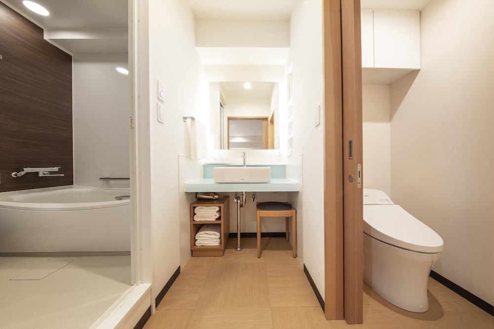 Deluxe Twin Room with Breakfast バスルーム0 | ホップイン京都四条大宮