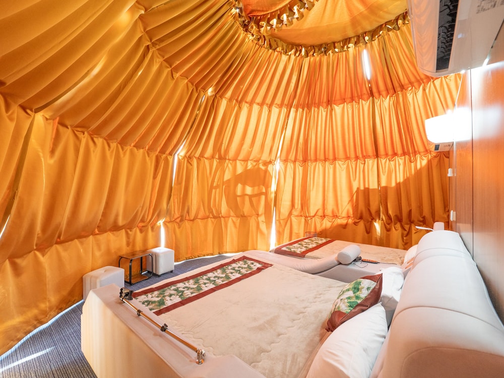 ヴィレッジドーム キング[1ベッド]+セミダブル[1ベッド] 客室6 | 富士星空の村 Tabist