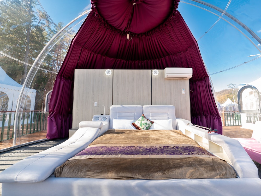 ヴィレッジドーム キングサイズ[1ベッド] 客室3 | 富士星空の村 Tabist