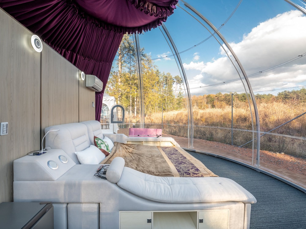 ヴィレッジドーム キングサイズ[1ベッド] 客室5 | 富士星空の村 Tabist