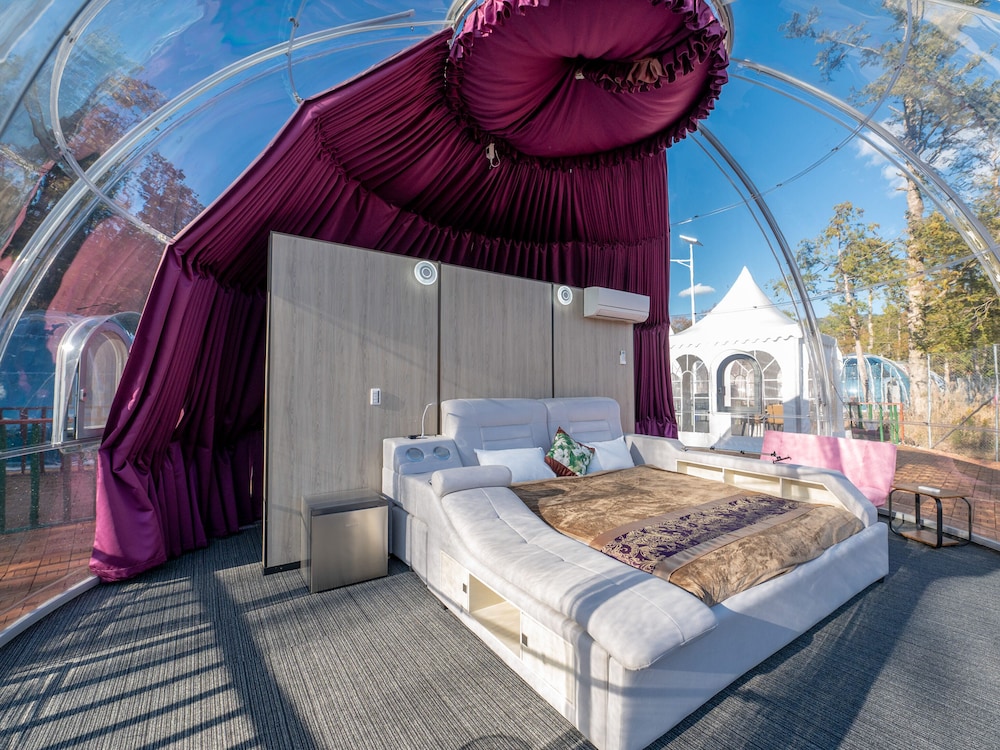 ヴィレッジドーム キングサイズ[1ベッド] | 富士星空の村 Tabist