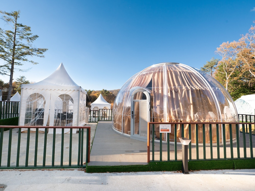 ヴィレッジドーム キング[1ベッド]+セミダブル[1ベッド] 客室1 | 富士星空の村 Tabist