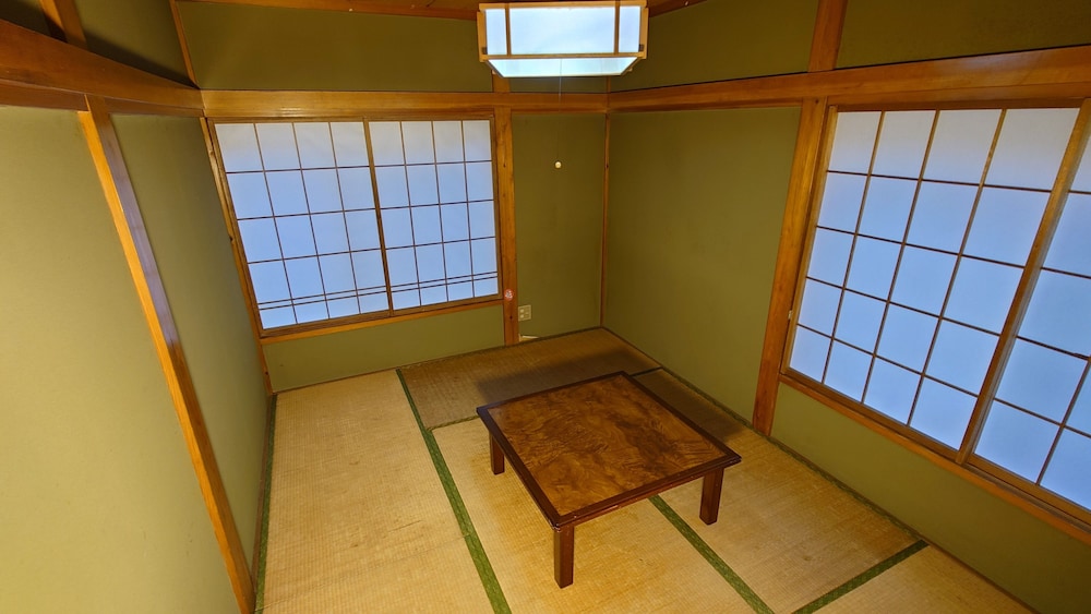 ベーシック トリプルルーム 客室3 | Hotel1800