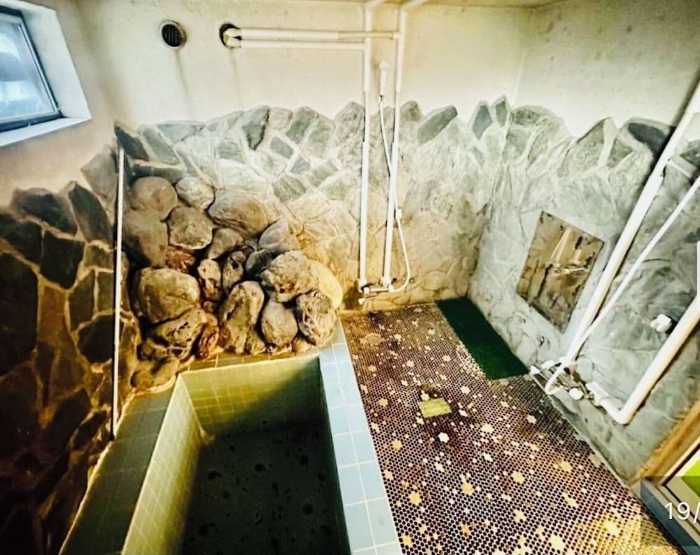 ベーシック トリプルルーム バスルーム0 | Hotel1800