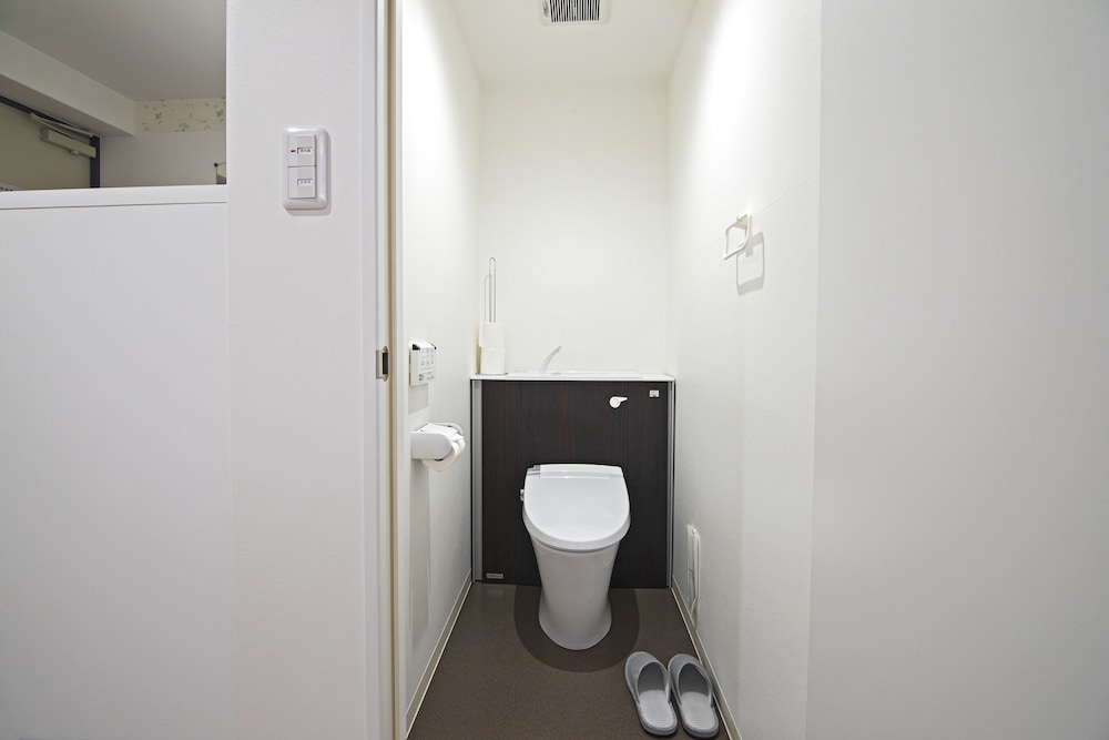 エリート トリプルルーム バスルームのシンク2 | Forest Gardianホテル 京都御所西