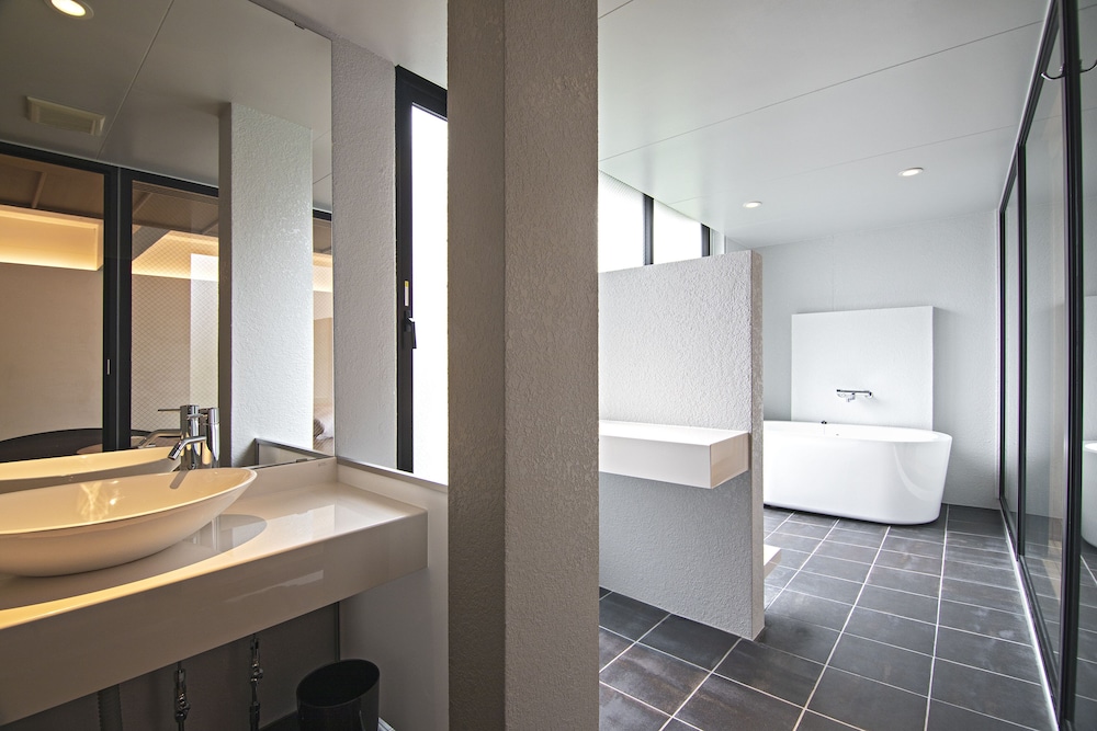 エクスクルーシブ トリプルルーム バスルーム2 | Forest Gardianホテル 京都御所西