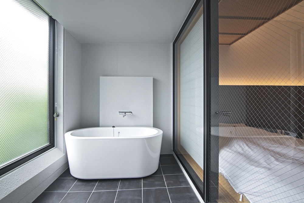 エクスクルーシブ トリプルルーム バスルーム0 | Forest Gardianホテル 京都御所西