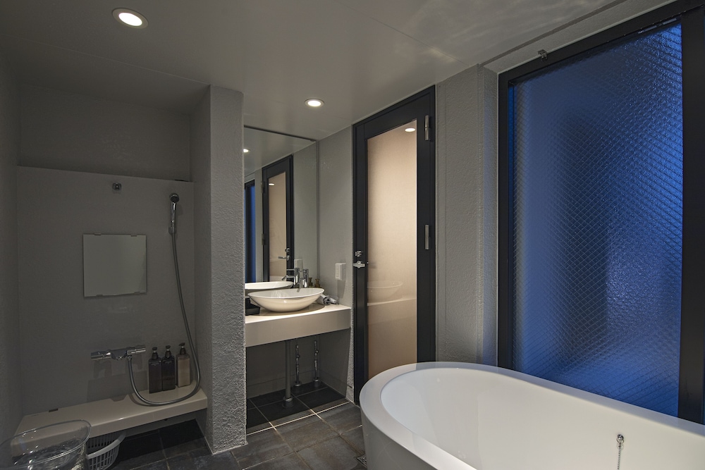 コンフォート ダブルルーム バスルーム1 | Forest Gardianホテル 京都御所西