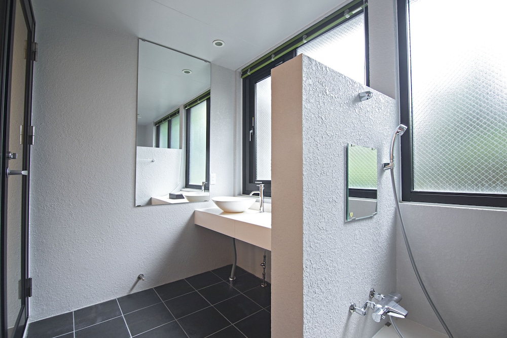 エリート トリプルルーム バスルーム1 | Forest Gardianホテル 京都御所西