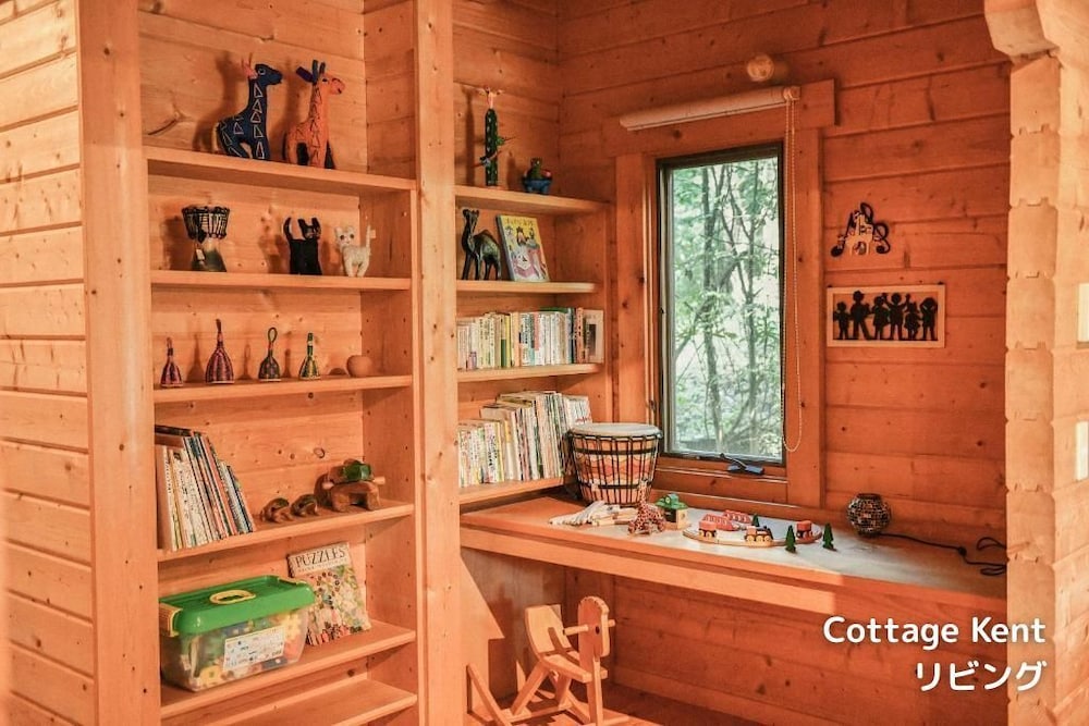 ベーシック コテージ リビング エリア1 | Lodge Kent