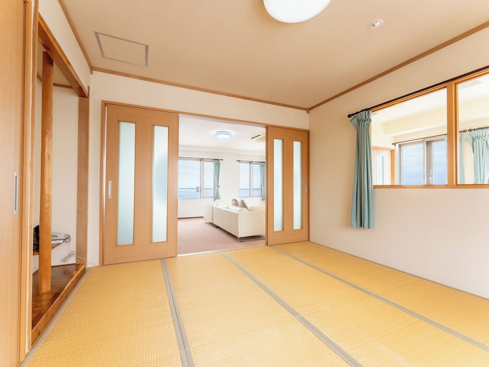 [オーシャンスイート] 138平米 + 専用岩盤浴 禁煙 客室2 | リブマックスリゾート知床シーフロント