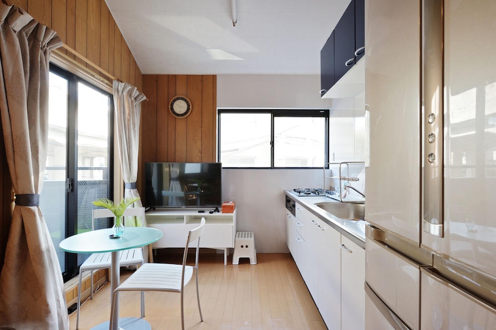 デザイン コテージ 2 ベッドルーム 2 バスルーム 別館 リビング エリア5 | SAYA Suite 岸里 アネックス