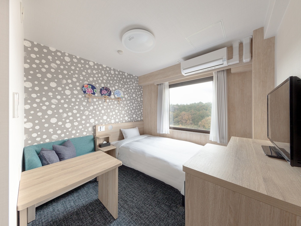 【禁煙】電子レンジ付　セミダブル | たびのホテル EXpress 成田