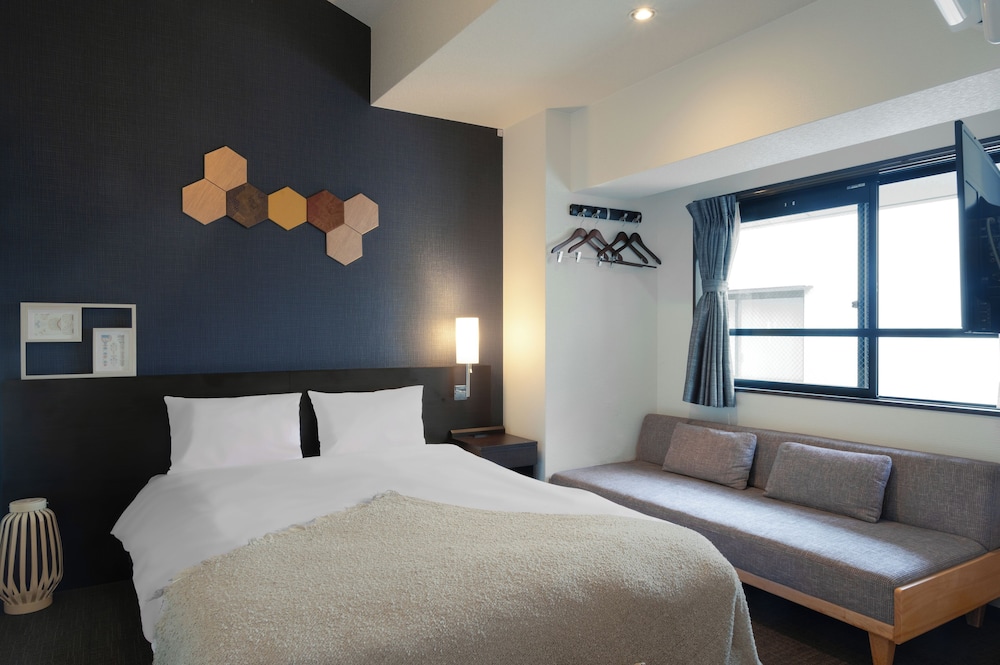 コンフォート トリプルルーム ダブルベッド 1 台ソファーベッド付き パークビュー 客室5 | INA HOUSE GION