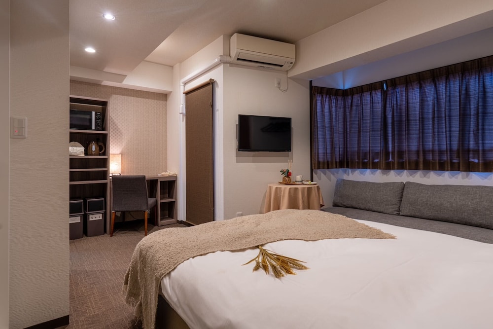 コンフォート トリプルルーム ダブルベッド 1 台ソファーベッド付き パークビュー 客室1 | INA HOUSE GION