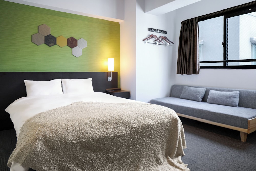 コンフォート トリプルルーム ダブルベッド 1 台ソファーベッド付き パークビュー 客室4 | INA HOUSE GION